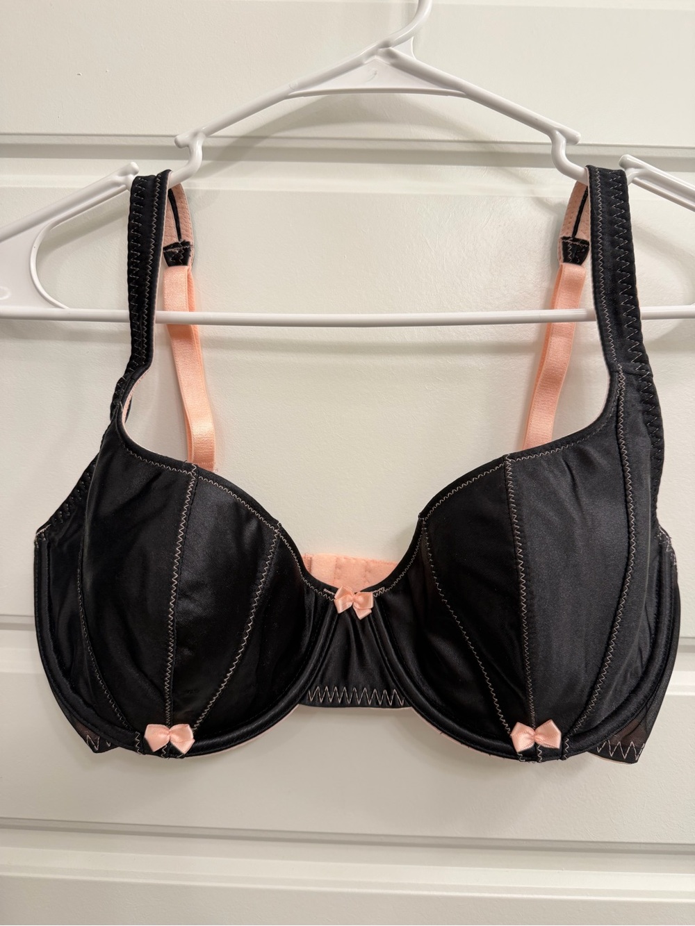 Vintage 2003 Victoria's Secret Black Satin & Pink Contrast Stitch Bow Bra 34D
